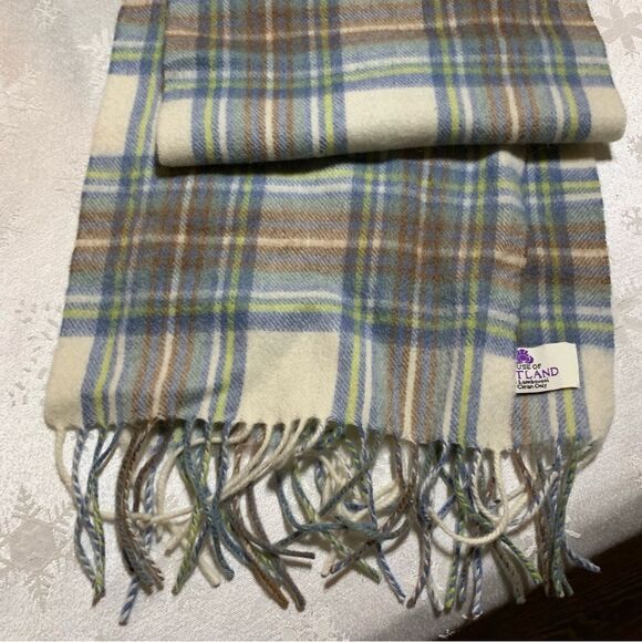 House of Scotland Plaid Lambswool Scarf - Blue and Brown Gorgeous - Picture 4 of 5